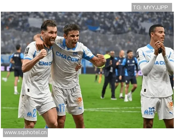 马赛后卫阿格德机场遭球迷袭击险遭扇脸事件引发关注 马赛后卫阿格德机场遭球迷袭击险遭扇脸事件引发关注