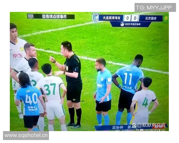 阿劳霍争议判罚引发VAR对话揭示未碰球导致点球判罚真相