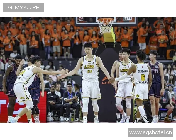 米奇约翰逊赞索汉与奥利尼克双星闪耀防守拼搏进攻高效表现引关注 米奇约翰逊赞索汉与奥利尼克双星闪耀防守拼搏进攻高效表现引关注