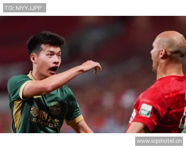 刘浩帆庆祝浙江队中超第七名成就期待明年再创佳绩 刘浩帆庆祝浙江队中超第七名成就期待明年再创佳绩