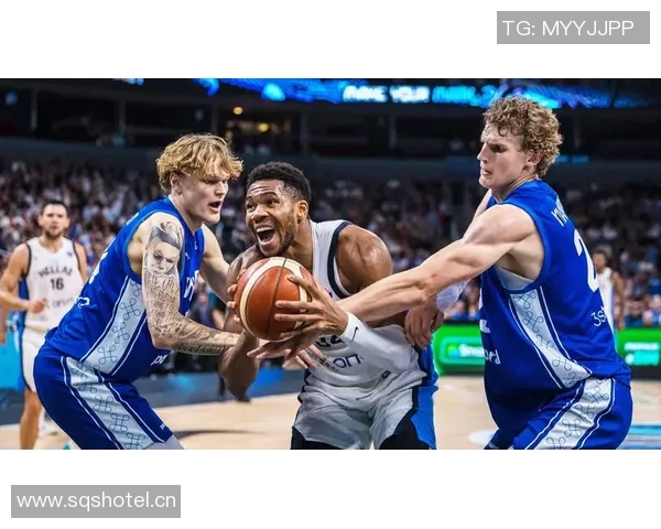 字母哥表现出色却难掩球队疲态14投9中贡献22分8篮板3助攻1盖帽 字母哥表现出色却难掩球队疲态14投9中贡献22分8篮板3助攻1盖帽