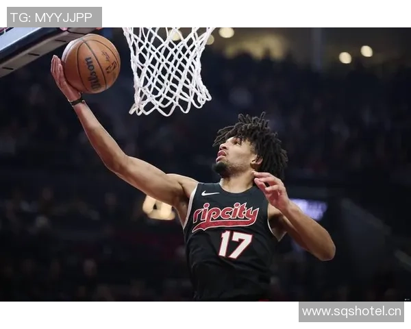 谢顿夏普表现抢眼25投10中助球队赢得关键胜利