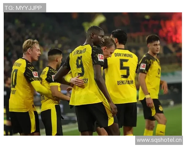 多特蒙德球迷抗议赛程不公导致与奥格斯堡比赛频繁中断