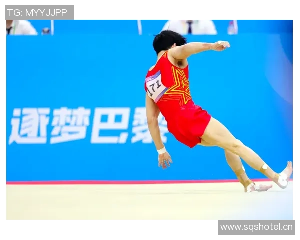 五大囧再添一笔大球后退鞋子掉落摔倒瞬间引发笑声