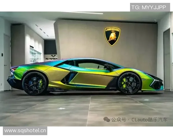 荷兰前国脚经历惊险四车连环撞击兰博基尼惨遭报废