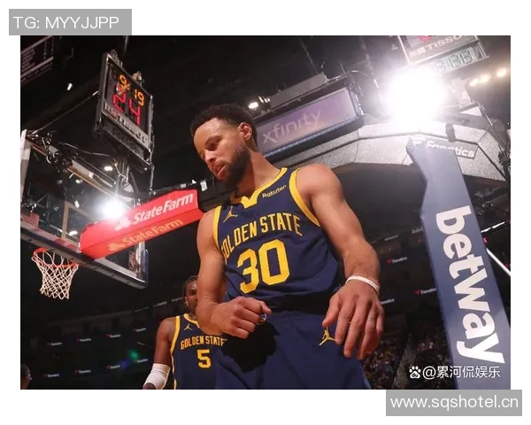 勇士库里复出迎战雷霆球队攻防兼备争夺胜利 勇士库里复出迎战雷霆球队攻防兼备争夺胜利