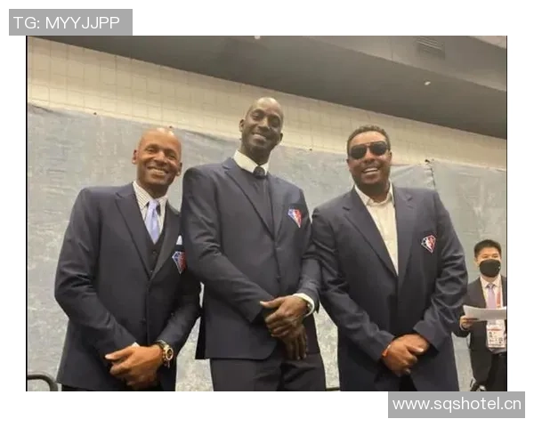 皮尔斯与女主持探讨男友点赞大屁股女是否算出轨引发热议