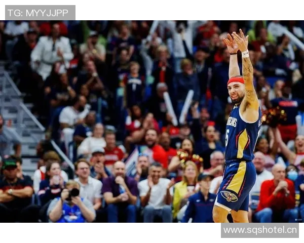 阿尔瓦拉多替补表现出色首节独得10分全场砍下18分3助攻